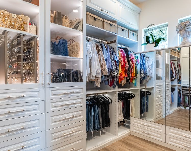 Falling into Style: Organizing Your Master Closet for Autumn Layers in Northeast Ohio