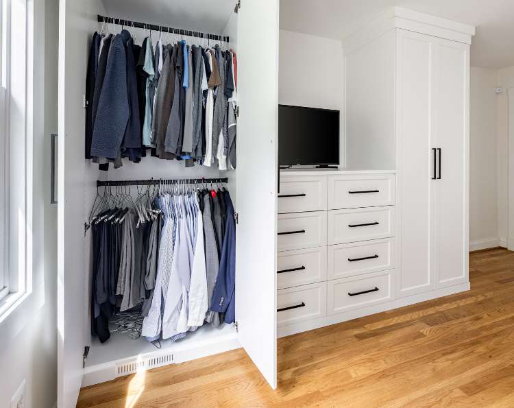 Why a Clean and Classic Closet is a Smart Design Choice