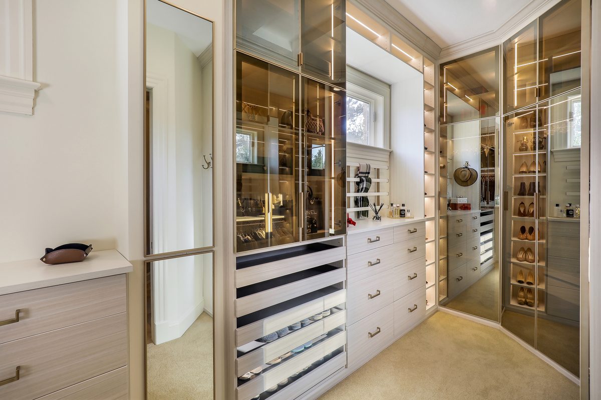 How Do You Organize a Seasonal Home in Naples?