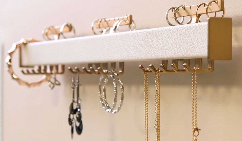 leather-wrapped-single-hanging-accessory-display