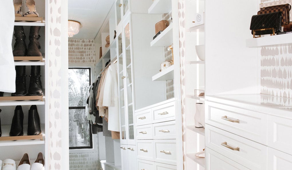 white-closet-storage-accessories