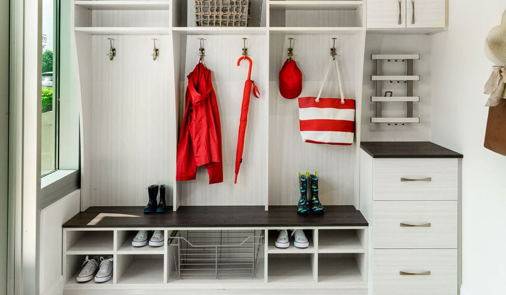 gray-dk-wood-mudroom