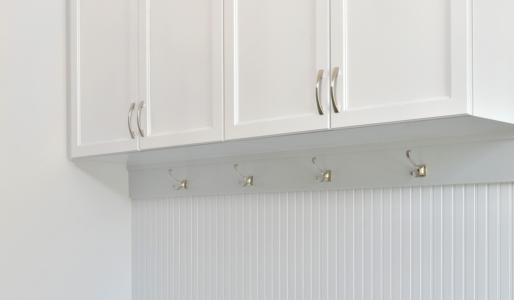 white-shiplap-brass-entryway-mudroom-closeup