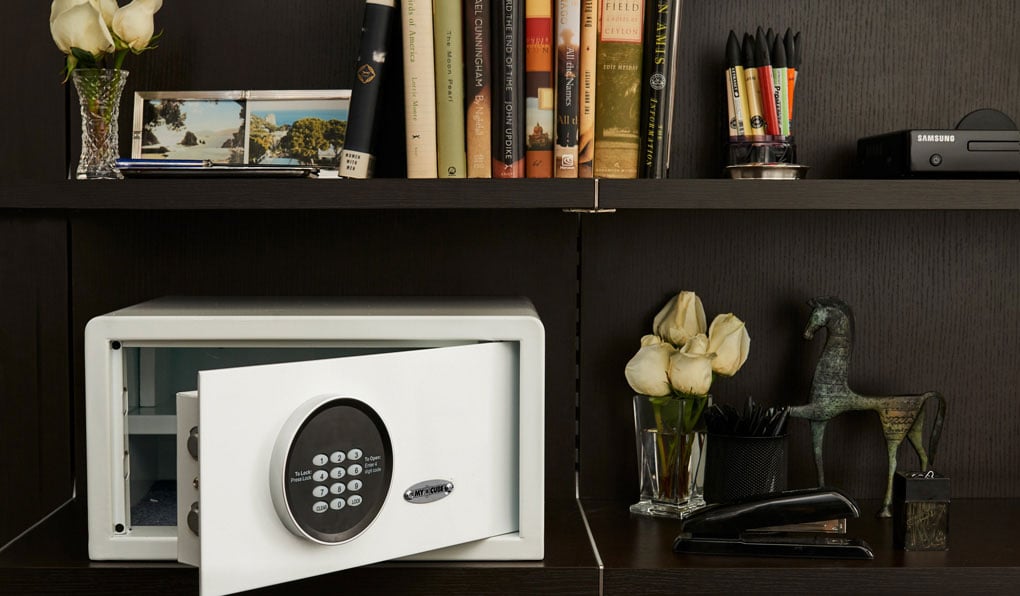 Personal-Safe-Lifestyle-Image-Whole-Home-Accessory-MyCube-4-cropped