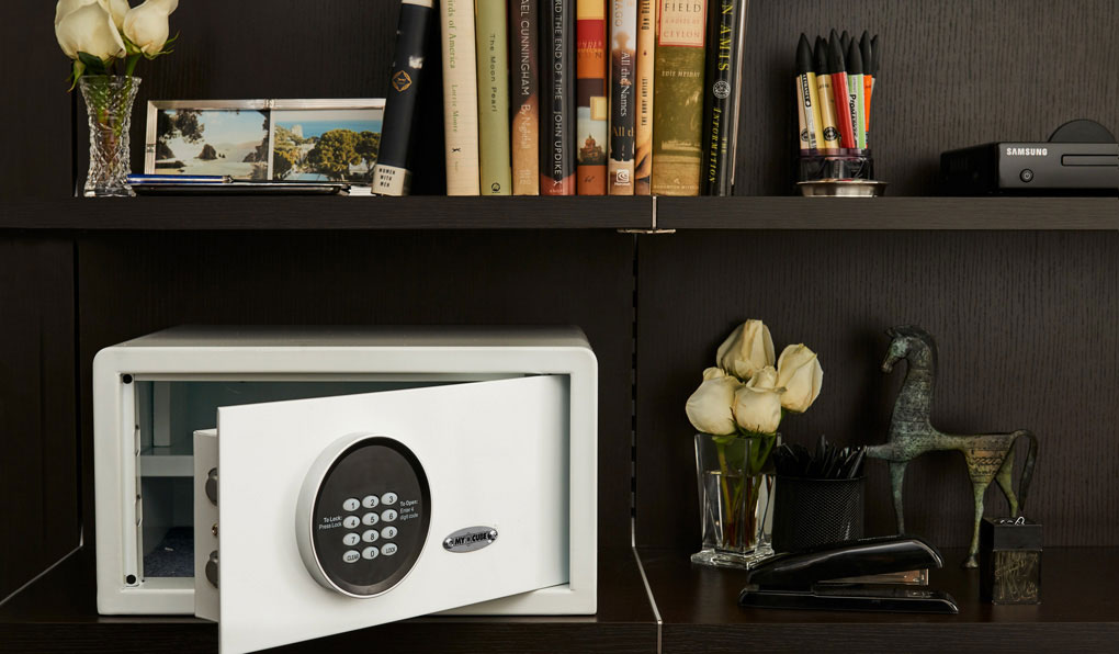 Personal-Safe-Lifestyle-Image-Whole-Home-Accessory-MyCube-4-cropped